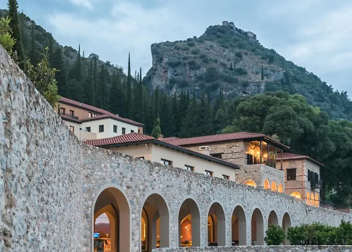 Euphoria Retreat - A Holistic Wellbeing Destination 5* מישטראש